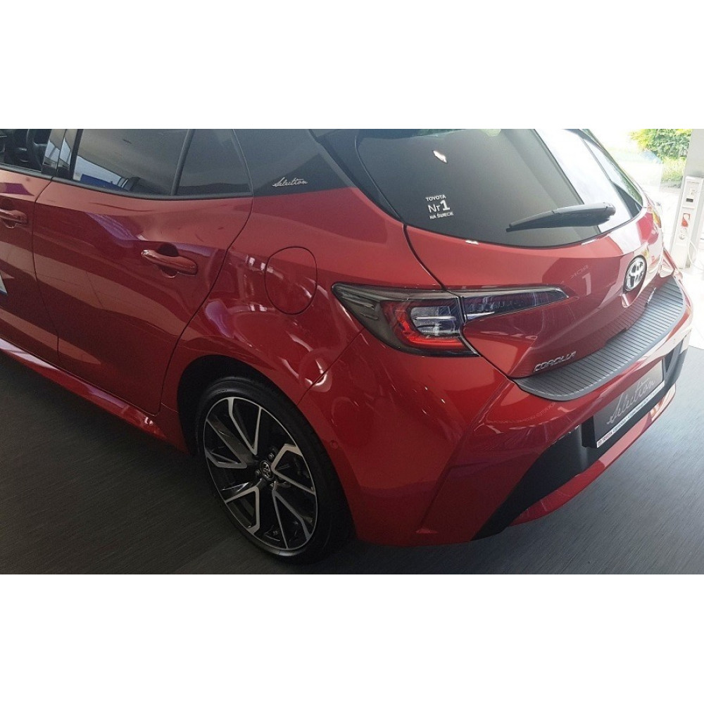 Aizmugurējā bampera uzlika TOYOTA COROLLA HB (2019-...) N-0060