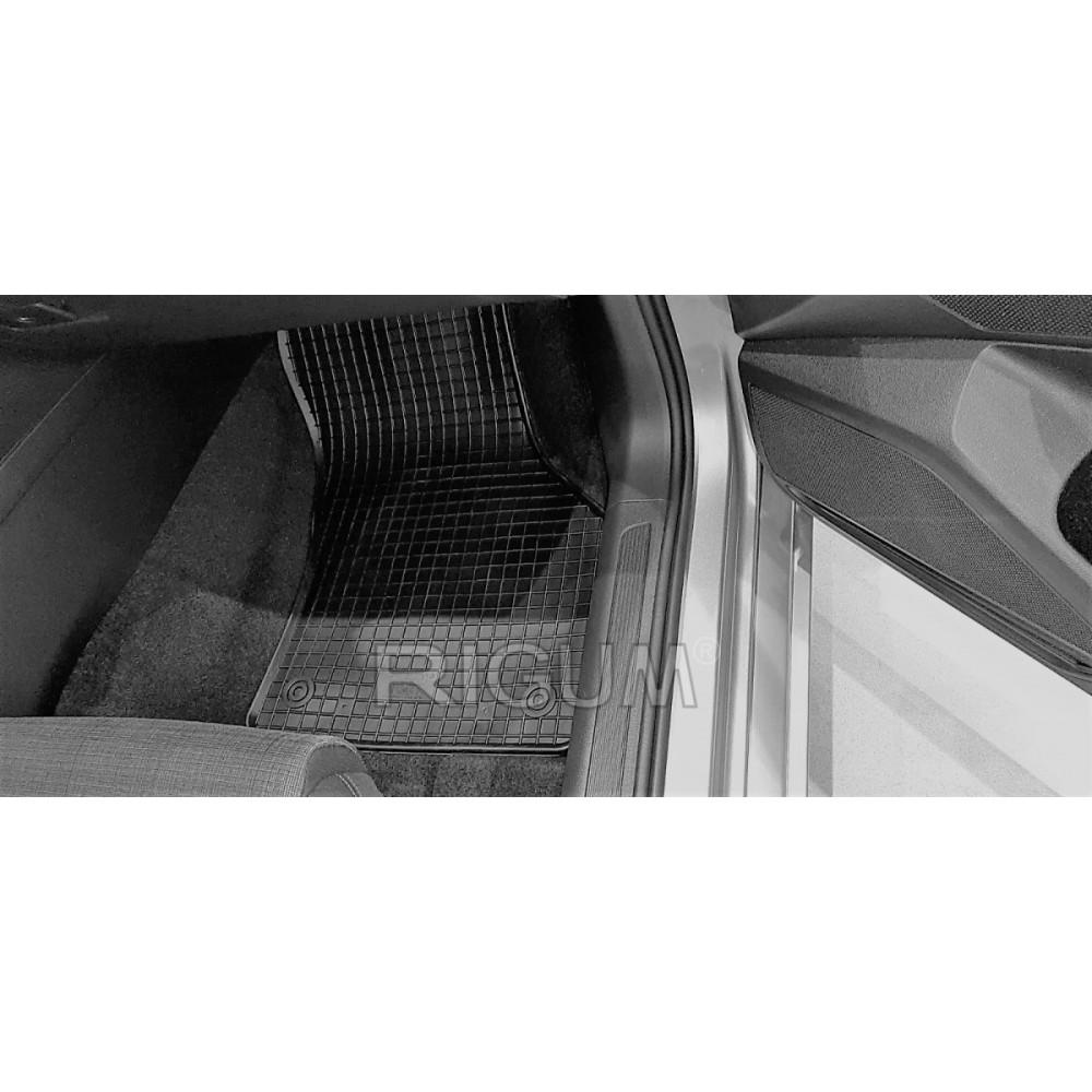 CAR RUBBER FLOOR MATS BLACK VOLKSWAGEN PASSAT B8 (2014-...) RIGUM