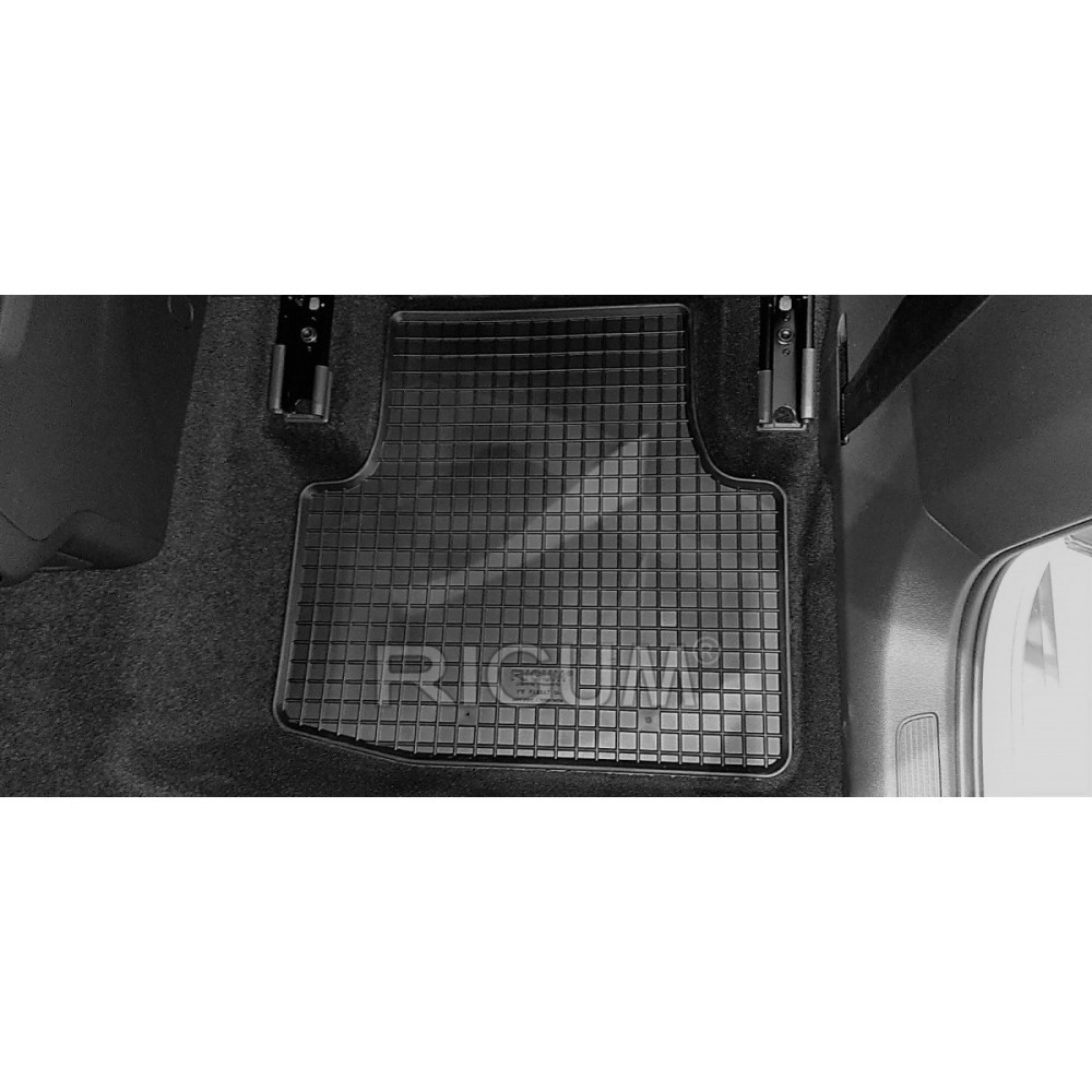 CAR RUBBER FLOOR MATS BLACK VOLKSWAGEN PASSAT B8 (2014-...) RIGUM