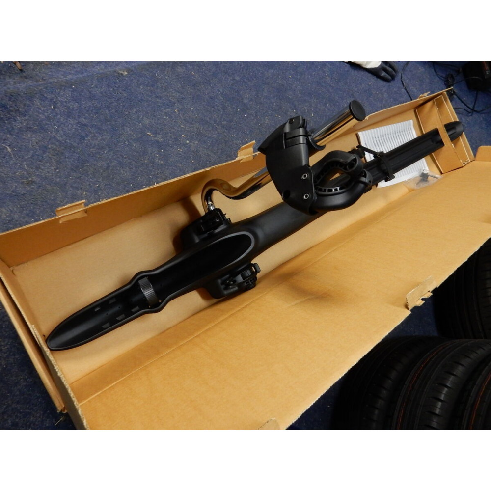 Jalgrattahoidja MONT BLANC BARRACUDA (parem pool) OPEL 93172329